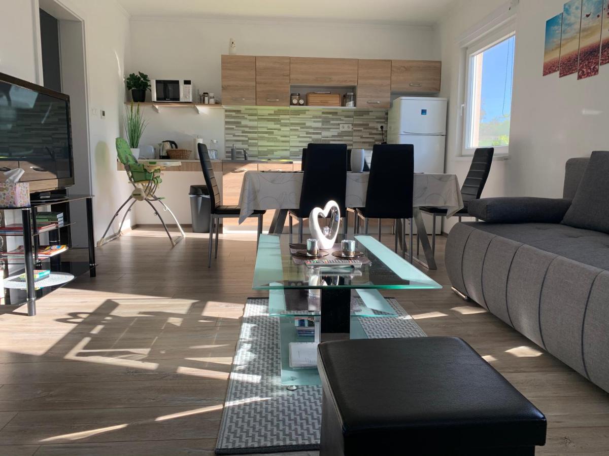 זמראדי Fullhouse Apartmanhaz מראה חיצוני תמונה
